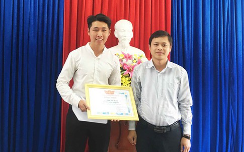 Khen thưởng giáo viên trả lại 88 triệu đồng cho người đánh rơi