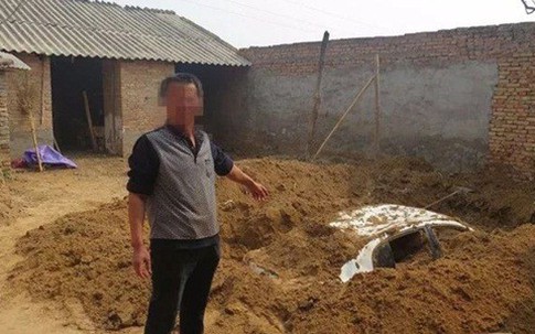 Tài xế chôn xe để trốn cảnh sát sau va chạm giao thông