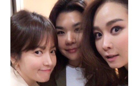 Bỏ Song Joong Ki ở nhà một mình, Song Hye Kyo đi tụ tập với hội chị em