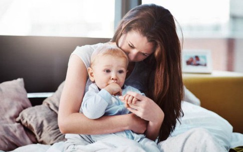 Nàng dâu khổ sở vì mẹ chồng sống "hai mặt"
