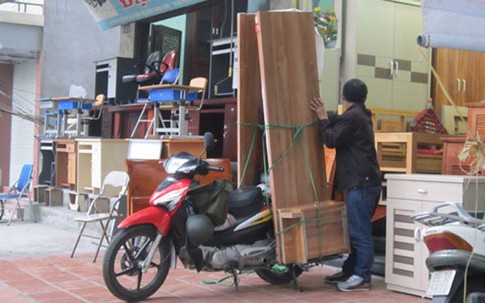 Vay tiền mở hàng nội thất, ông chủ phá sản, chạy xe ôm trả nợ
