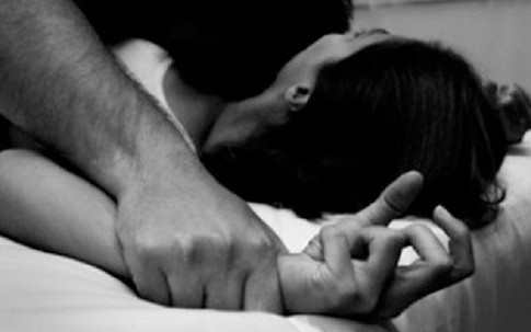Đột nhập nhà chú, khống chế hiếp dâm thím
