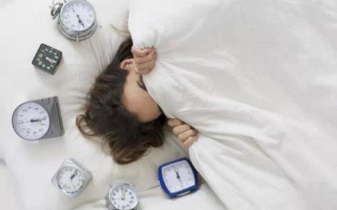 4 thói quen tệ hại vào buổi sáng làm rút ngắn 20 năm tuổi thọ