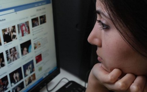 Chuyên gia "mách" kế giúp phụ huynh “cai nghiện” Facebook cho con