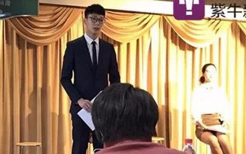 Chàng trai thi tuyển vào trường toàn nữ sinh để tìm bạn gái