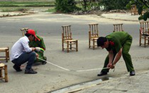 Đâm chết người vì dựng xe chặn lối đi