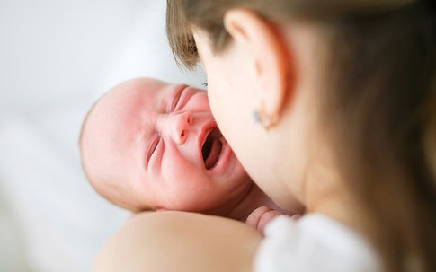 Hiếm gặp: Bé sơ sinh bị vỡ dạ dày sau hai ngày chào đời