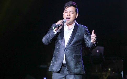 Nín thở nghe Quang Lê hát nhạc đỏ cùng ca sĩ Trọng Tấn trong đêm nhạc tại Nhà hát lớn Hà Nội
