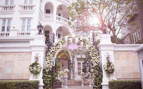 Vườn rau mướt mắt trên sân thượng biệt thự trắng của nhà chồng Nữ hoàng sắc đẹp Toàn cầu Ngọc Duyên