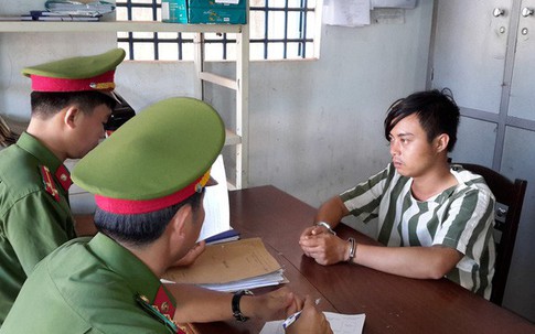 Con nghiện thuê xe ôm đến chỗ vắng rồi dùng dao cướp tài sản