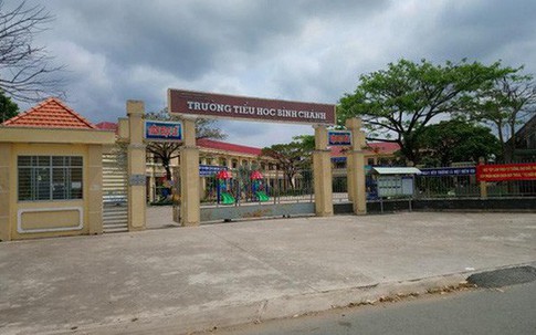 Cô giáo phải quỳ gối trước phụ huynh: Cách ứng xử đau lòng!