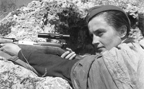 Đây chinh là nữ xạ thủ xinh đẹp chết chóc nhất thế giới khiến quân Hitler sợ khiếp vía