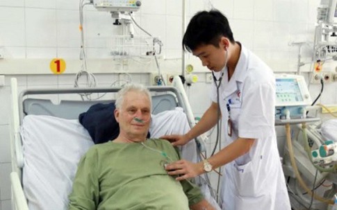 Cứu sống du khách nước ngoài bị nhồi máu cơ tim ngừng tuần hoàn