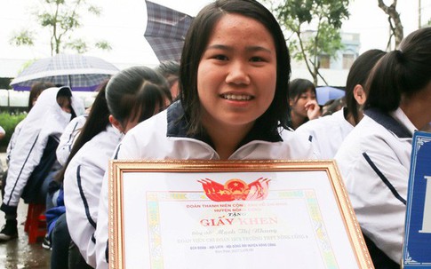 Nữ sinh lớp 12 dũng cảm cứu cháu bé 3 tuổi dưới giếng sâu