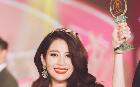 Vẻ gợi cảm của chị gái Nam Em