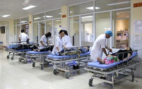 12 khách du lịch Trung Quốc bị ngộ độc sau khi ăn sáng