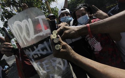 Phóng viên bị bắn chết khi đang truyền hình trực tiếp bạo động ở Nicaragua