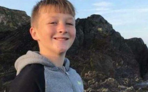 Mẹ chết lặng khi phát hiện sự thật khủng khiếp đằng sau dấu tay in hằn trên lưng con trai