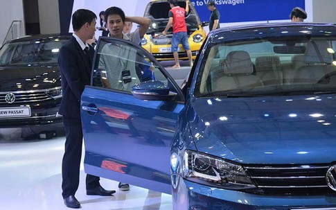 Ô tô ế nặng: Chưa vội mua xe, chờ giảm giá mạnh hơn