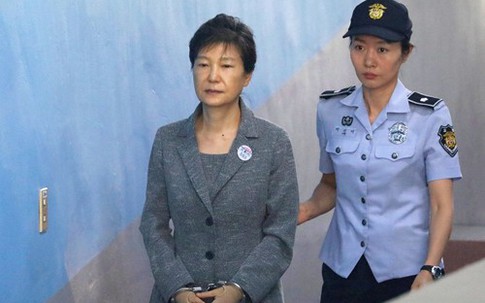 Cựu tổng thống Park Geun-hye bị tuyên án 24 năm tù