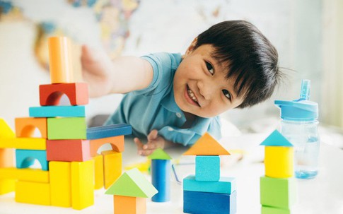 Trước khi con vào lớp 1, cha mẹ nên dạy trẻ những bài học cơ bản này thì sẽ không lo con học kém