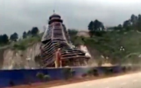 Gió giật sập tòa tháp 23 tầng đang xây ở Trung Quốc