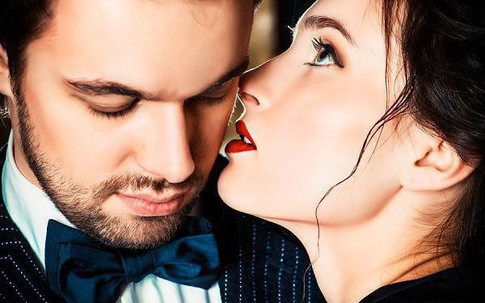 Ham tiền, tôi "dâng" chồng cho cô hàng xóm độc thân đa tình