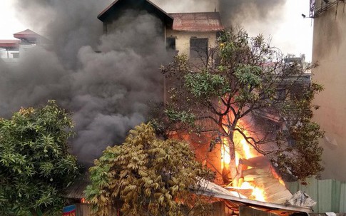 Thông tin mới nhất vụ cháy lớn ngôi nhà 3 tầng dưới chân cầu Vĩnh Tuy