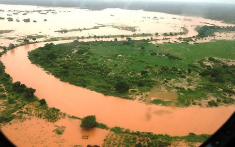 Biển nước sau vỡ đập giết chết 47 người ở Kenya