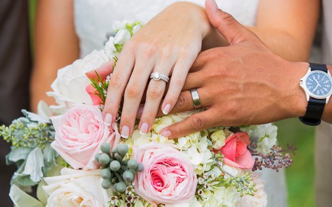 Nhà mới mua chưa kịp ở, chồng biến thành nơi hẹn hò với nhân tình