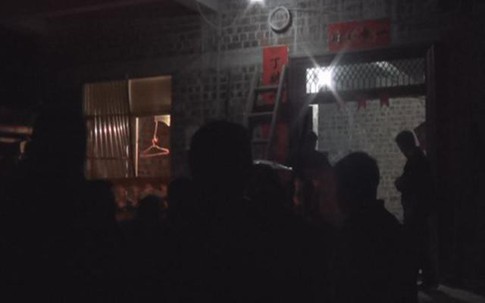 Yêu trai trẻ bất chấp dư luận, người đàn bà gặp cái kết thảm khốc
