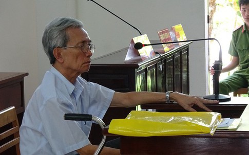 Vụ dâm ô ở Vũng Tàu: Kháng nghị hủy án, tạm đình chỉ chủ tọa