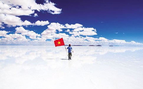 Thầy giáo Việt chu du thiên hạ
