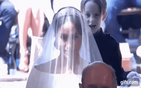 Sau cô bé "cáu kỉnh", lại xuất hiện thêm một nhân vật nhí siêu dễ thương gây chú ý trong đám cưới của Hoàng gia Anh