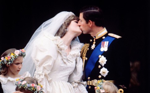 Những hình ảnh tuyệt đẹp trong đám cưới cố Công nương Diana bất ngờ được chia sẻ mạnh trên MXH