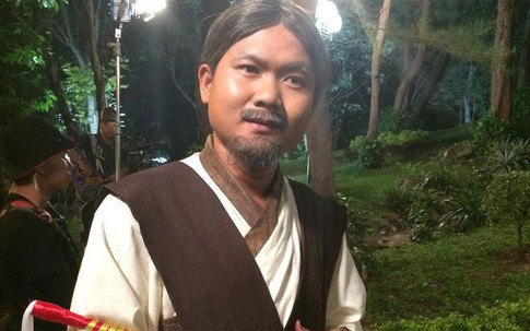 Diễn viên đòi nợ cát xê bị Chủ nhiệm đoàn phim đấm vào mặt, cầm dao rượt như xã hội đen