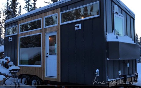 Từ một chiếc xe ô tô hỏng, cặp vợ chồng đã biến nó thành ngôi nhà "không thể chê vào đâu được"