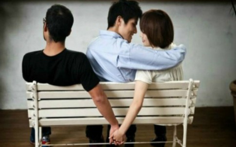 Chàng IT mất vợ đẹp vào tay bạn chí cốt