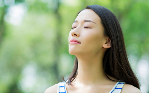 Hai phút hít thở giúp giảm âu lo