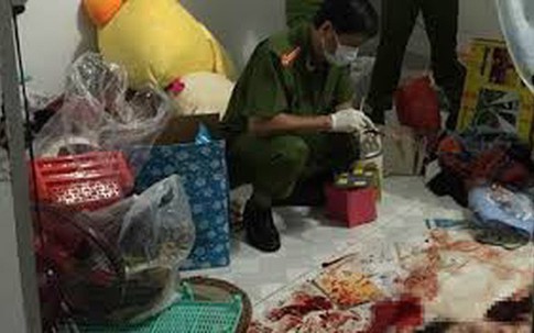 Con trai dùng búa đóng đinh đánh vào đầu mẹ đến chết
