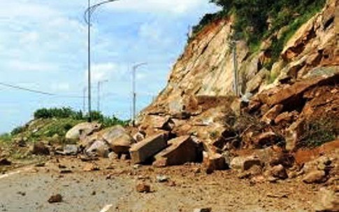 Hai mẹ con cô giáo bị đá đè chết khi vào rẫy tìm bò