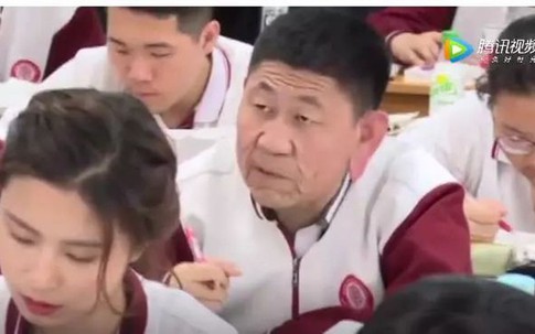 Bệnh lạ khiến nam sinh 18 tuổi trông như ông lão 80