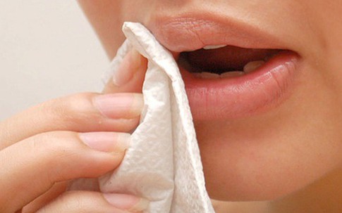 Dùng giấy vệ sinh lau miệng: Giật mình vì tác hại khôn lường đến sức khỏe