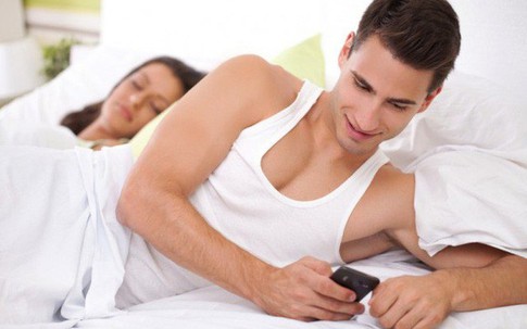 Nhọc nhằn kiếm tiền để rồi mất chồng vào tay osin trẻ