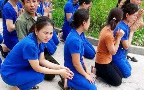 Thông tin mới nhất vụ nhiều giáo viên mầm non quỳ ở Nghệ An