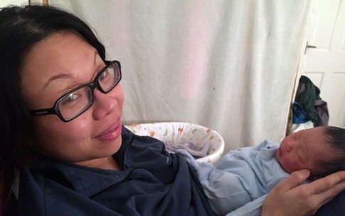 Bà mẹ Malaysia kiêng cữ một tháng không tắm gội dù cơ thể bốc mùi