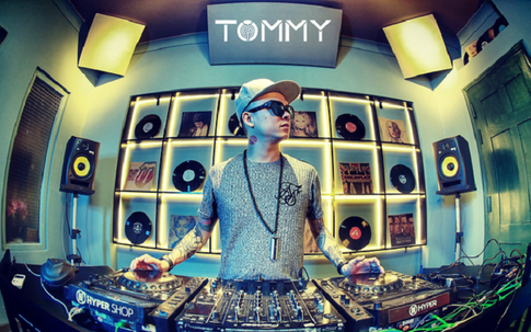 DJ Tommy đứng cùng sân khấu với loạt sao nổi tiếng thế giới tại Séc