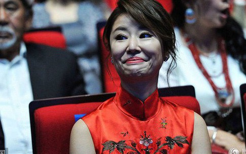 Lâm Tâm Như bị bắt trọn khoảnh khắc 'khó quên' tại sự kiện Liên hoan phim