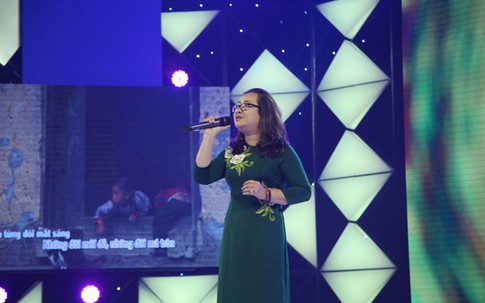 Cô giáo hát nhạc Trịnh giành 50 triệu đồng cho học trò bị bại não