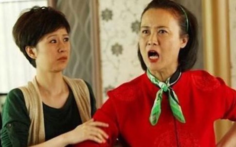Bị mẹ chồng đặt điều nói xấu với hàng xóm, con dâu không cãi vẫn khiến bà tức xì khói